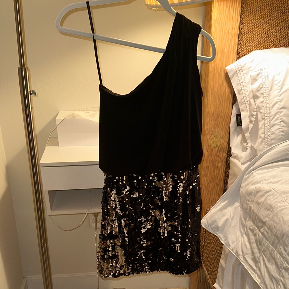 Glamorous One-Shoulder Black and Gold Sequin Dress